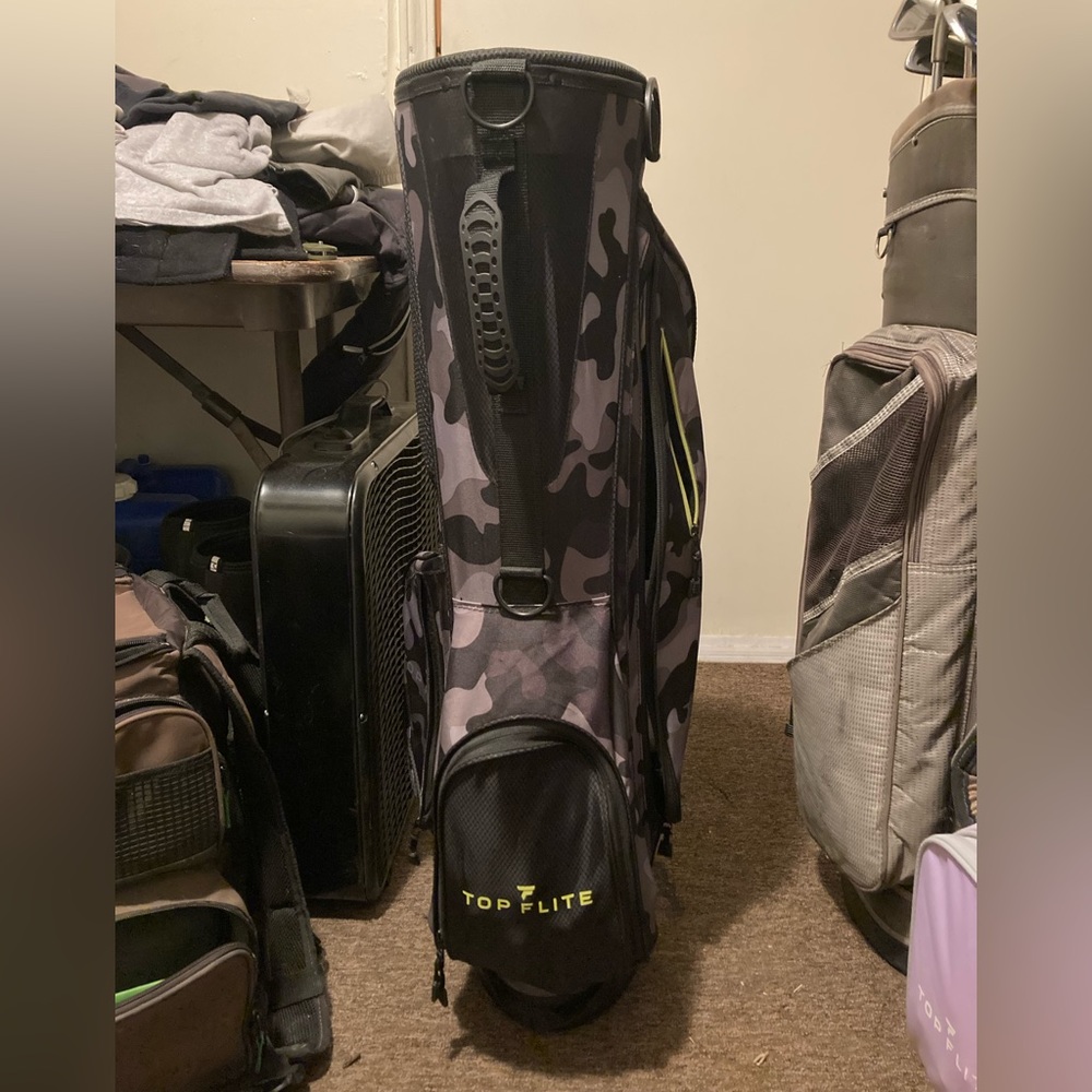 Slightly used top flite free standing golf bag. Camo! Perfect condition.